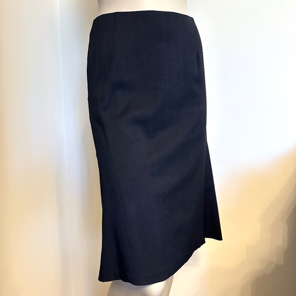 Tristan pencil peplum skirt - Picture 3 of 9